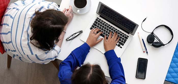 کار کردن با لپ تاپ 