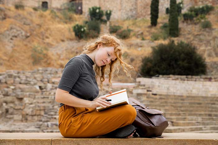 در حال درس خواندن 